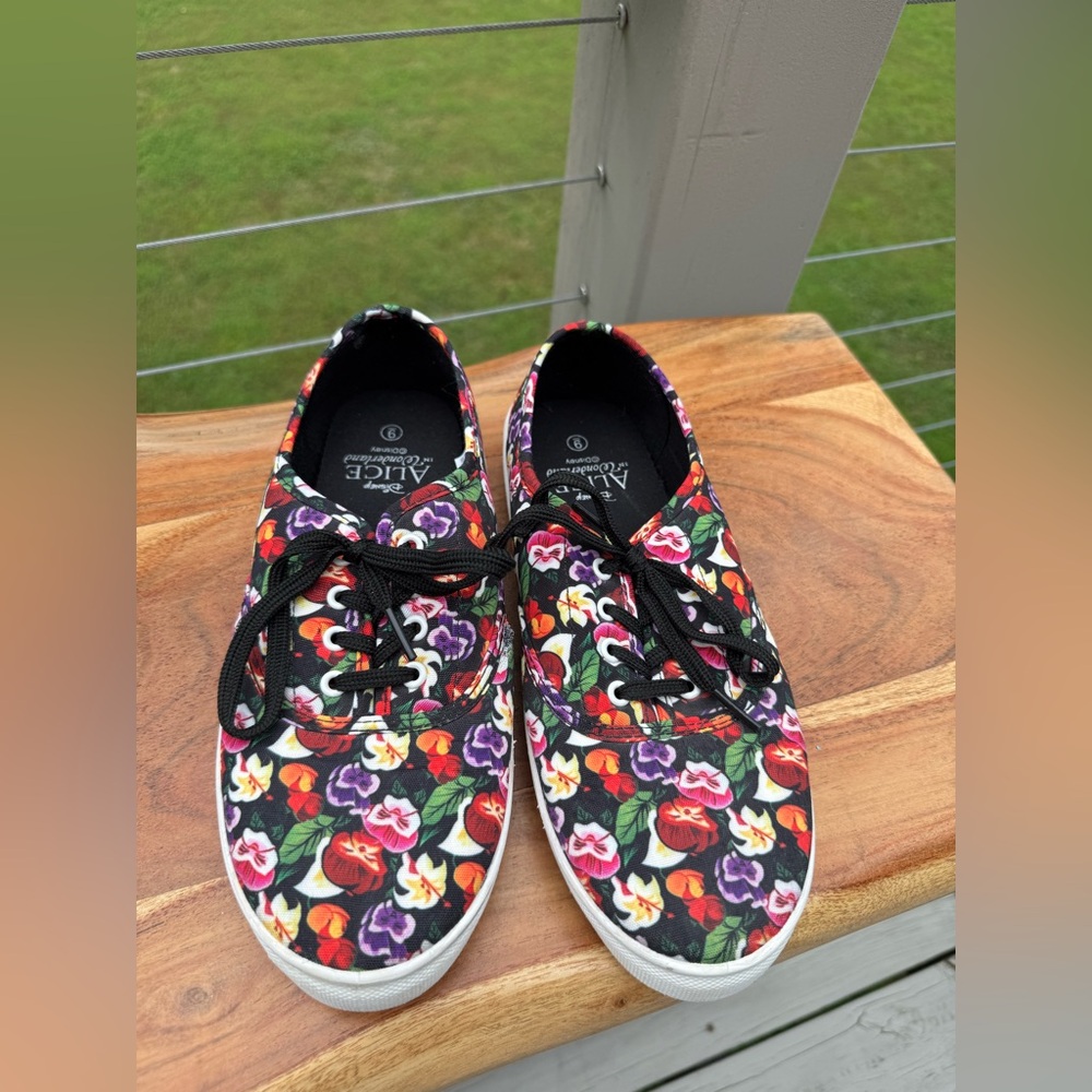 Disney Alice in Wonderland floral tennis shoes. Size 9.